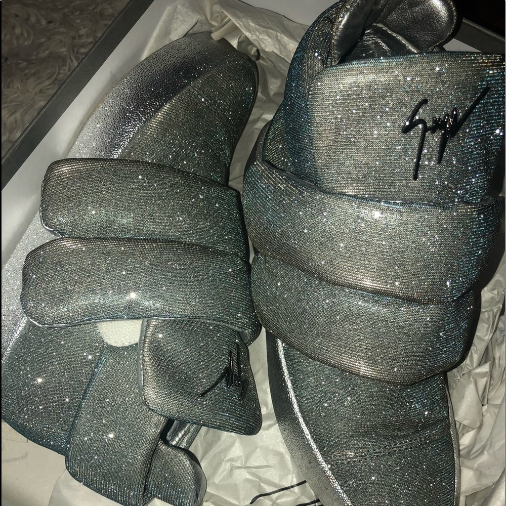 Silver shiney sneaker worn once come in box